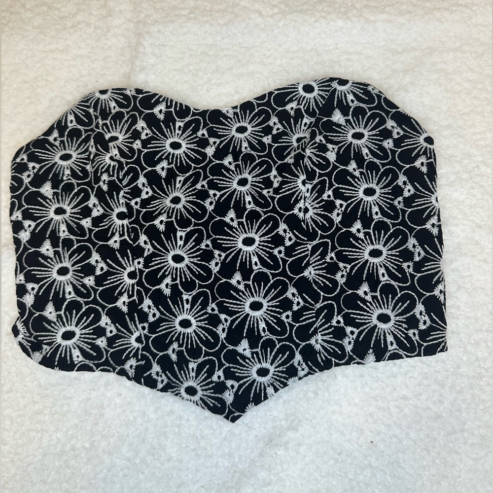 Shein black white floral crop top Size Medium